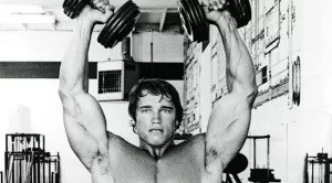 El tradicional ejercicio que se le atribuye a Arnold