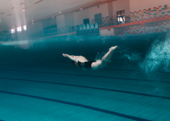 Trabajo de abdomen en la alberca