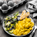 Huevos revueltos y verduras